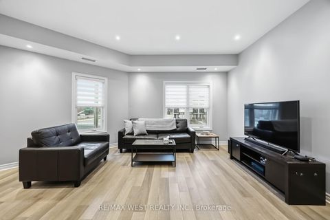 Photo 6 at 32 - 3905 Major MacKenzie Drive, Vellore Village, Vaughan