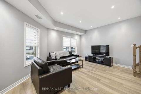 Photo 7 at 32 - 3905 Major MacKenzie Drive, Vellore Village, Vaughan