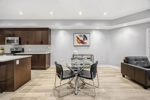 Photo 10 at 32 - 3905 Major MacKenzie Drive, Vellore Village, Vaughan