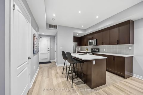 Photo 12 at 32 - 3905 Major MacKenzie Drive, Vellore Village, Vaughan