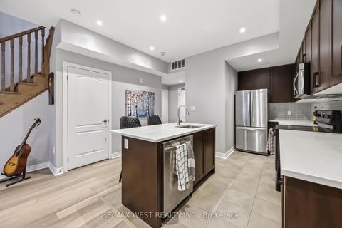 Photo 13 at 32 - 3905 Major MacKenzie Drive, Vellore Village, Vaughan