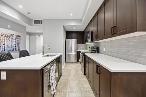 Photo 14 at 32 - 3905 Major MacKenzie Drive, Vellore Village, Vaughan
