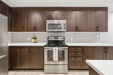 Photo 16 at 32 - 3905 Major MacKenzie Drive, Vellore Village, Vaughan