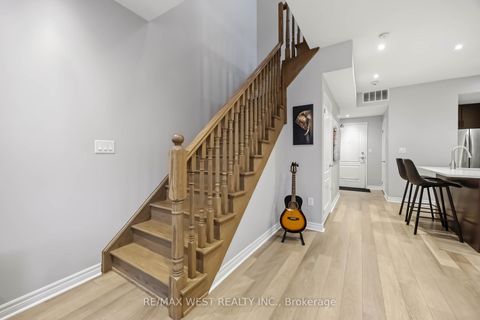 Photo 17 at 32 - 3905 Major MacKenzie Drive, Vellore Village, Vaughan