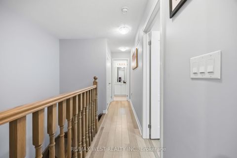 Photo 19 at 32 - 3905 Major MacKenzie Drive, Vellore Village, Vaughan