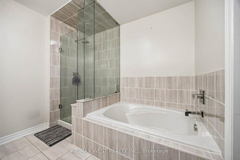 Photo 24 at 32 - 3905 Major MacKenzie Drive, Vellore Village, Vaughan