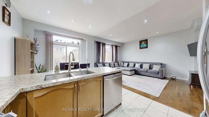 Photo 7 at 36 Totten Drive, Wellington, Brampton