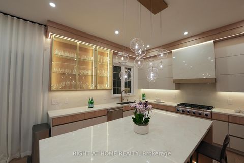 Photo 3 at 33 Thorndale Avenue, Kingsway South, Toronto