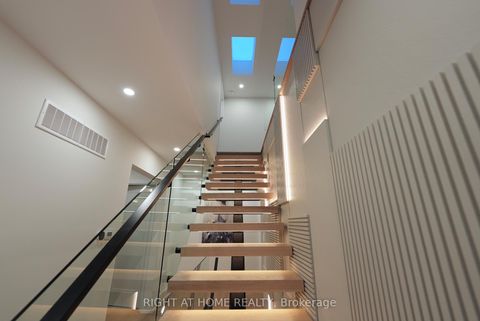 Photo 19 at 33 Thorndale Avenue, Kingsway South, Toronto