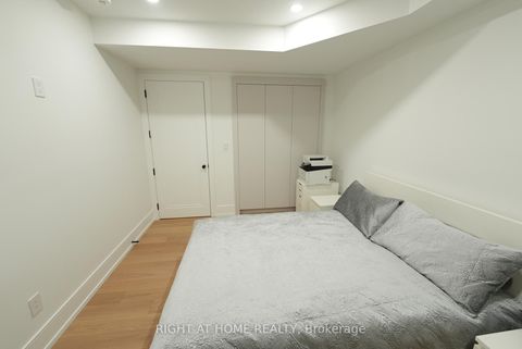 Photo 28 at 33 Thorndale Avenue, Kingsway South, Toronto