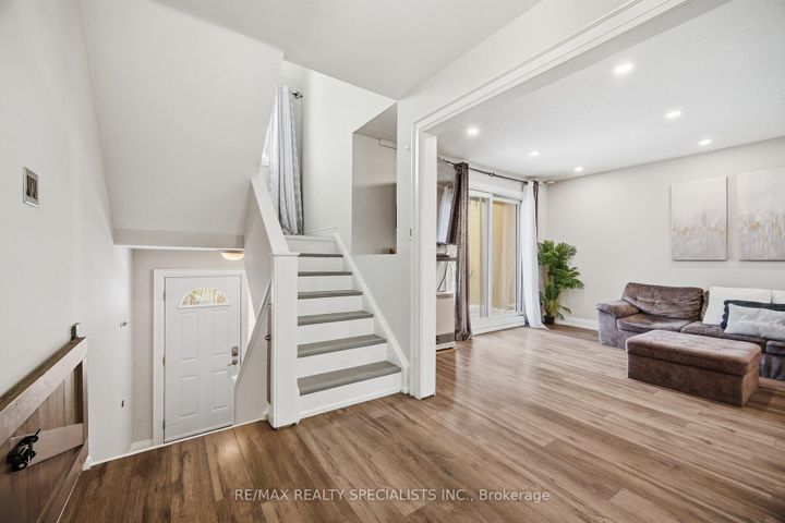 Photo 2 at 19 - 6780 Formentera Avenue, Meadowvale, Mississauga
