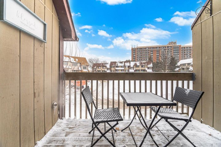 Photo 5 at 19 - 6780 Formentera Avenue, Meadowvale, Mississauga