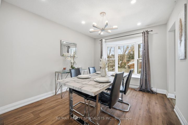 Photo 10 at 19 - 6780 Formentera Avenue, Meadowvale, Mississauga