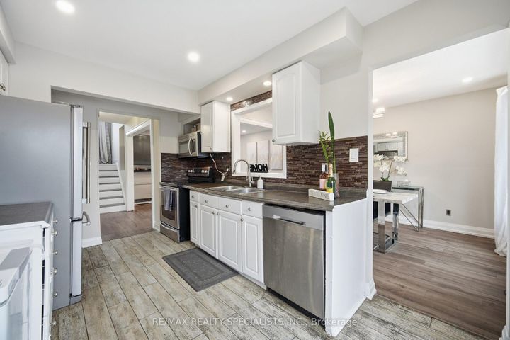 Photo 12 at 19 - 6780 Formentera Avenue, Meadowvale, Mississauga