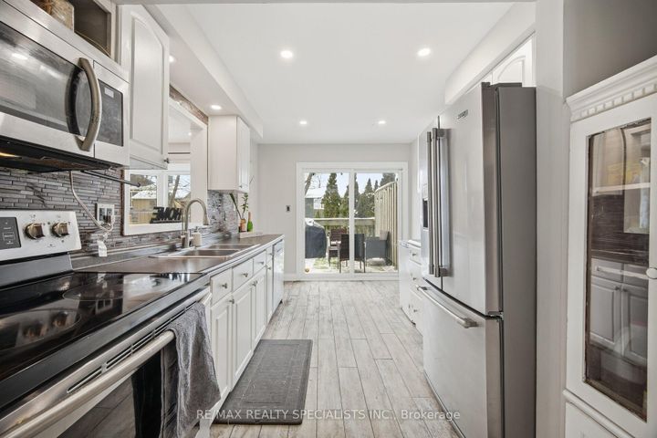 Photo 13 at 19 - 6780 Formentera Avenue, Meadowvale, Mississauga