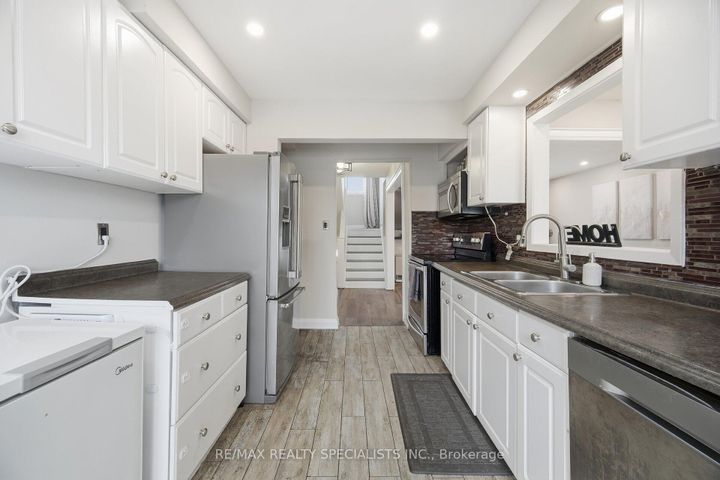 Photo 14 at 19 - 6780 Formentera Avenue, Meadowvale, Mississauga