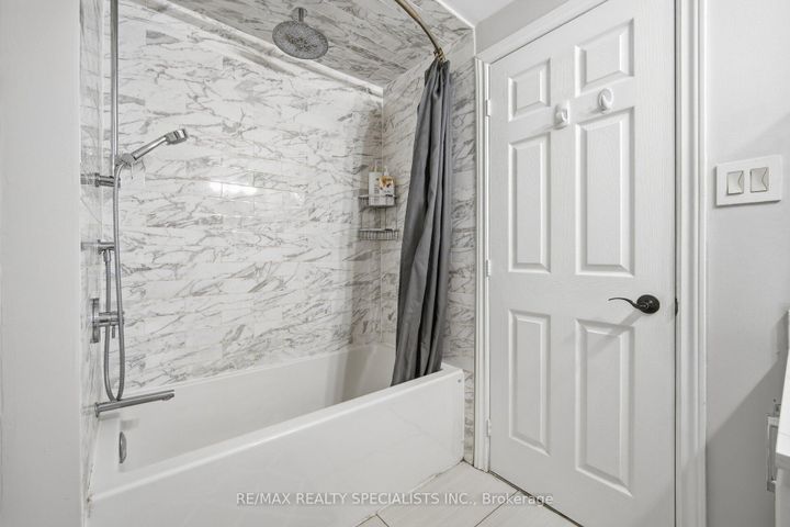 Photo 24 at 19 - 6780 Formentera Avenue, Meadowvale, Mississauga