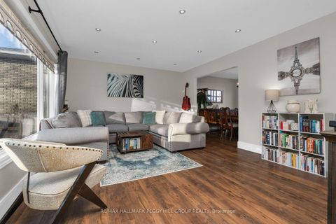 Photo 6 at 12 Peacock Lane, Allandale Heights, Barrie