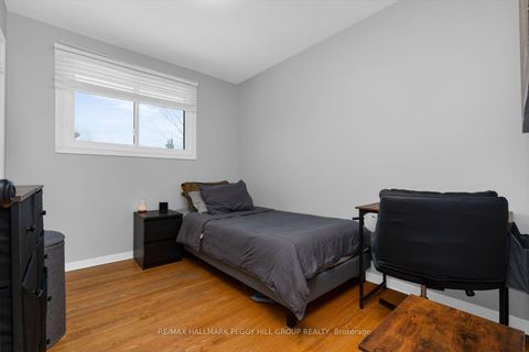 Photo 11 at 12 Peacock Lane, Allandale Heights, Barrie