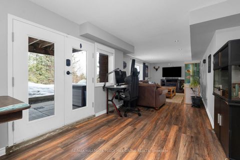 Photo 13 at 12 Peacock Lane, Allandale Heights, Barrie