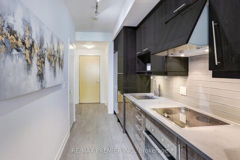 Photo 3 at 403 - 199 Richmond Street W, Waterfront Communities C1, Toronto