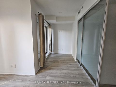 Photo 8 at 403 - 199 Richmond Street W, Waterfront Communities C1, Toronto