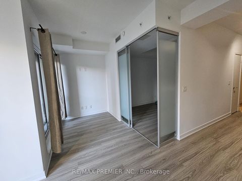 Photo 10 at 403 - 199 Richmond Street W, Waterfront Communities C1, Toronto