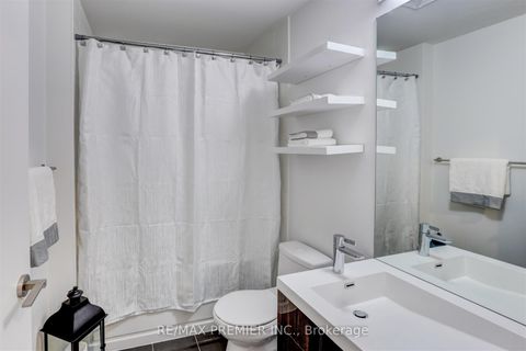 Photo 13 at 403 - 199 Richmond Street W, Waterfront Communities C1, Toronto