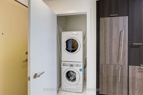 Photo 14 at 403 - 199 Richmond Street W, Waterfront Communities C1, Toronto