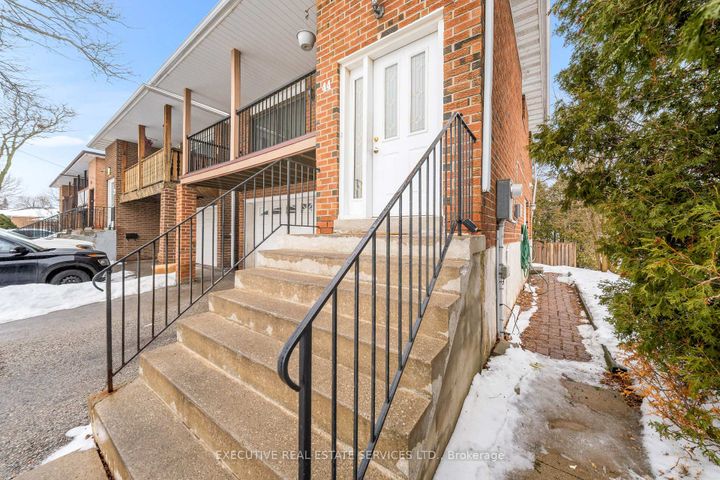 Photo 7 at 44 Lakecrest Trail, Heart Lake West, Brampton