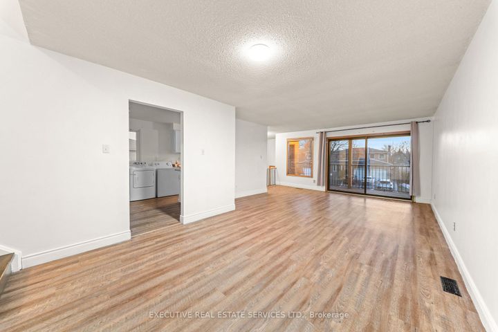 Photo 10 at 44 Lakecrest Trail, Heart Lake West, Brampton