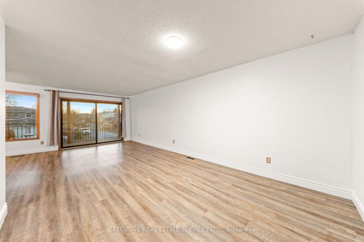 Photo 11 at 44 Lakecrest Trail, Heart Lake West, Brampton