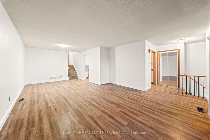 Photo 12 at 44 Lakecrest Trail, Heart Lake West, Brampton