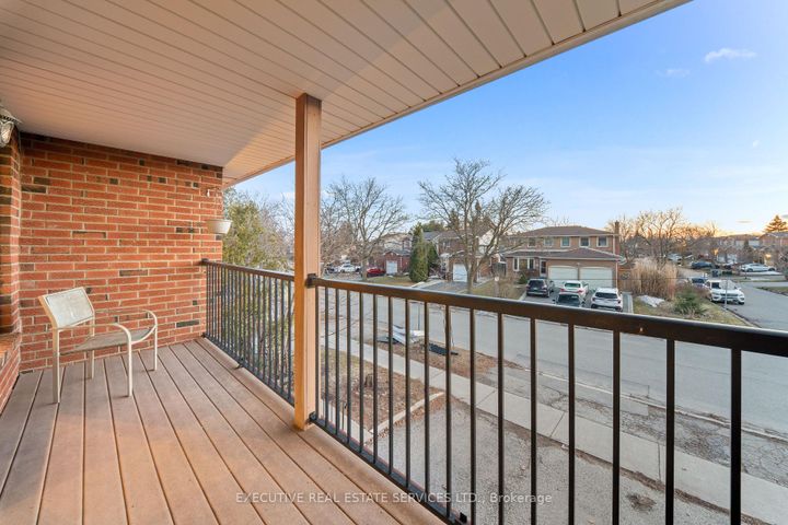 Photo 13 at 44 Lakecrest Trail, Heart Lake West, Brampton