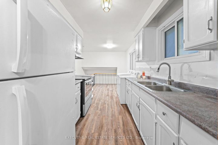 Photo 15 at 44 Lakecrest Trail, Heart Lake West, Brampton