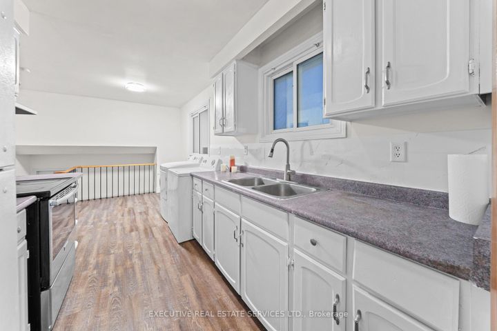 Photo 17 at 44 Lakecrest Trail, Heart Lake West, Brampton