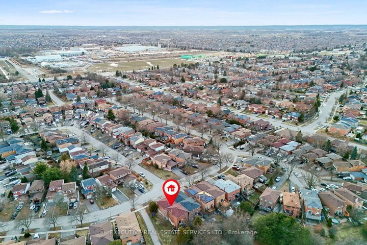 Photo 45 at 44 Lakecrest Trail, Heart Lake West, Brampton