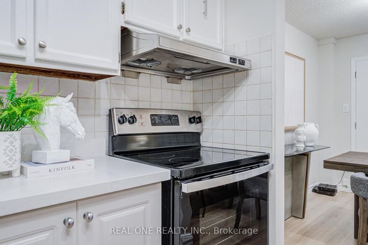 Photo 16 at 81 Elsa Vine Way, Bayview Village, Toronto