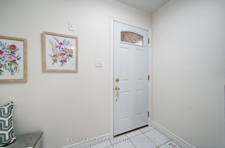 Photo 4 at 23 Tangmere Crescent, Milliken Mills East, Markham