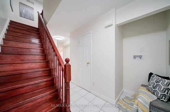 Photo 5 at 23 Tangmere Crescent, Milliken Mills East, Markham