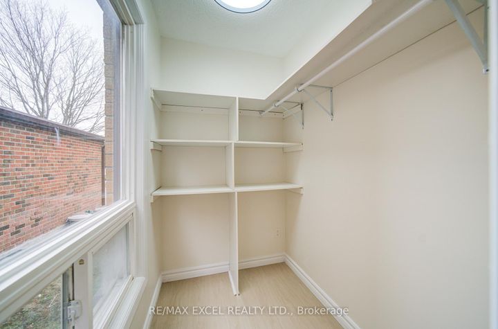 Photo 10 at 23 Tangmere Crescent, Milliken Mills East, Markham