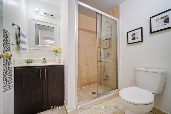 Photo 11 at 23 Tangmere Crescent, Milliken Mills East, Markham