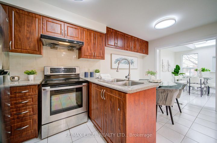 Photo 14 at 23 Tangmere Crescent, Milliken Mills East, Markham