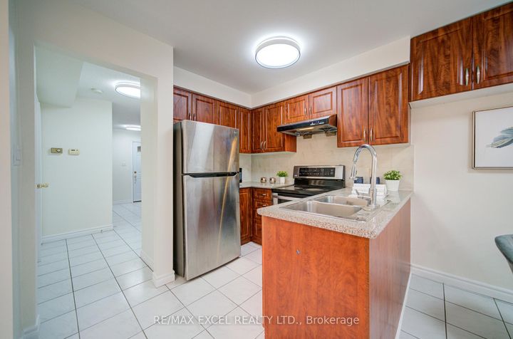 Photo 16 at 23 Tangmere Crescent, Milliken Mills East, Markham