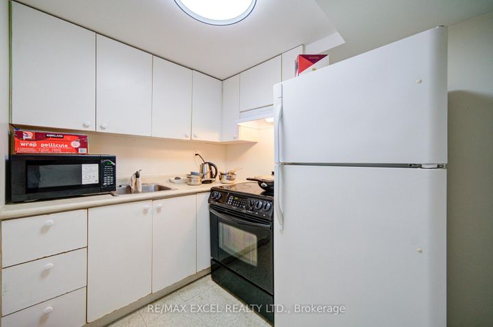 Photo 37 at 23 Tangmere Crescent, Milliken Mills East, Markham