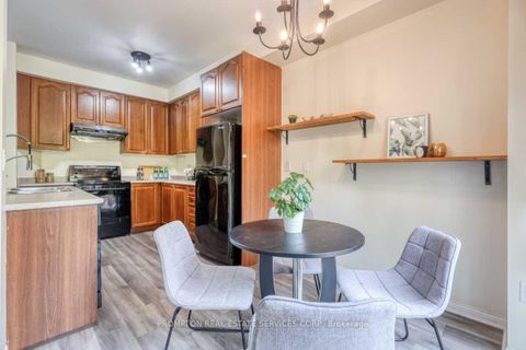 Photo 9 at 51 - 100 Elgin Mills Road W, Westbrook, Richmond Hill