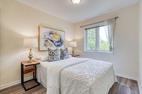 Photo 14 at 51 - 100 Elgin Mills Road W, Westbrook, Richmond Hill