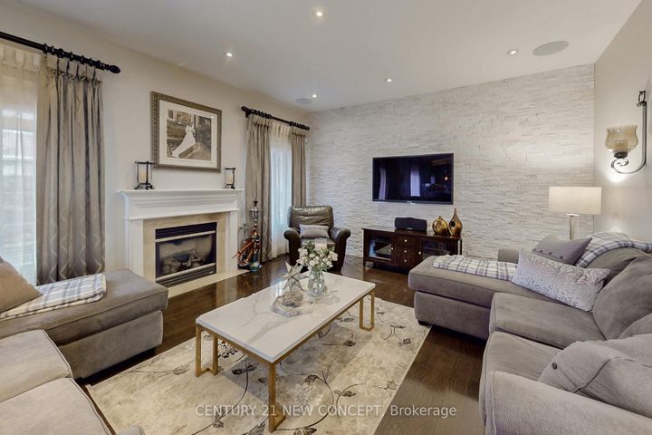 Photo 6 at 21 Adriatic Crescent, Vales of Castlemore North, Brampton