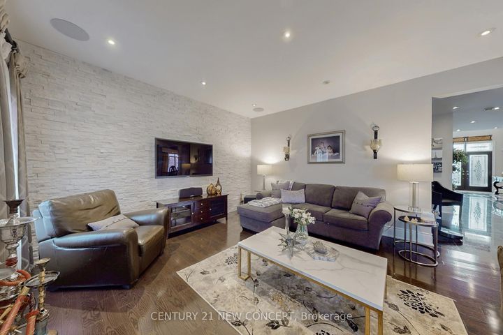 Photo 8 at 21 Adriatic Crescent, Vales of Castlemore North, Brampton