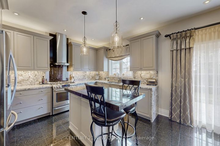 Photo 9 at 21 Adriatic Crescent, Vales of Castlemore North, Brampton